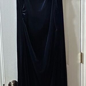 VELVET ASYMMETRICAL NECK KNOTTED
RUCHED MAXI DRESS CURVE & PLUS